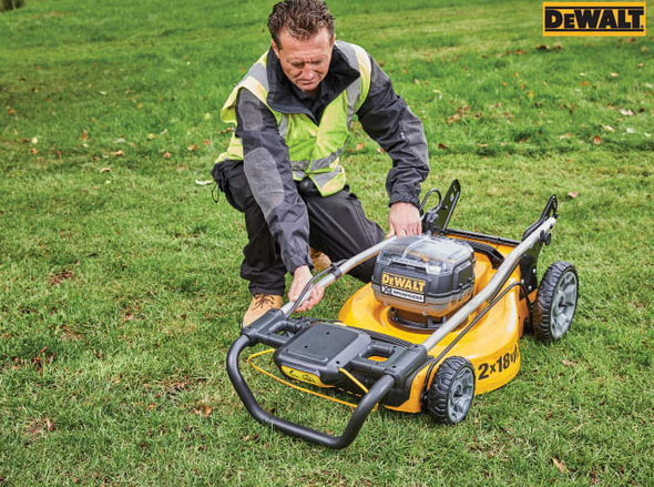 DeWalt 18V DEWDCMW564P2 XR Brushless Lawnmower Set (2 x 5.0Ah Li-ion + Charger)